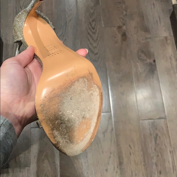 Stuart Weitzman “Nudist” in Platinum Lamé - Picture 4 of 4